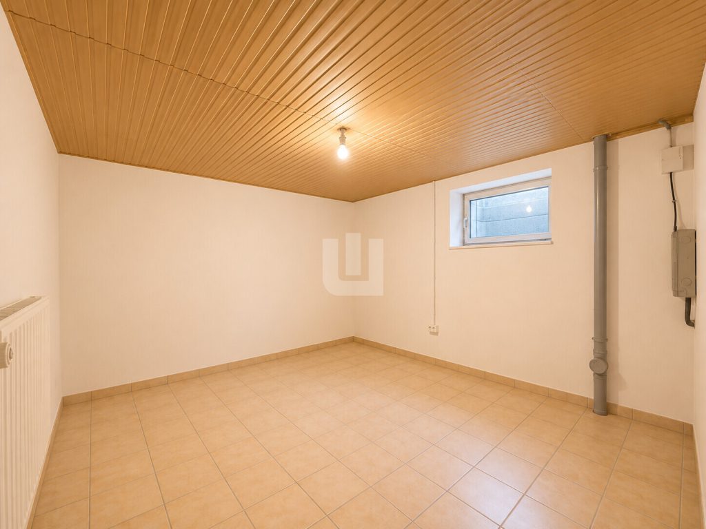 Immobilienangebot - Penzing / Oberbergen - Alle - WINDISCH - Ruhig gelegenes Einfamilienhaus mit viel Potential auf großem Grundstück bei Landsberg