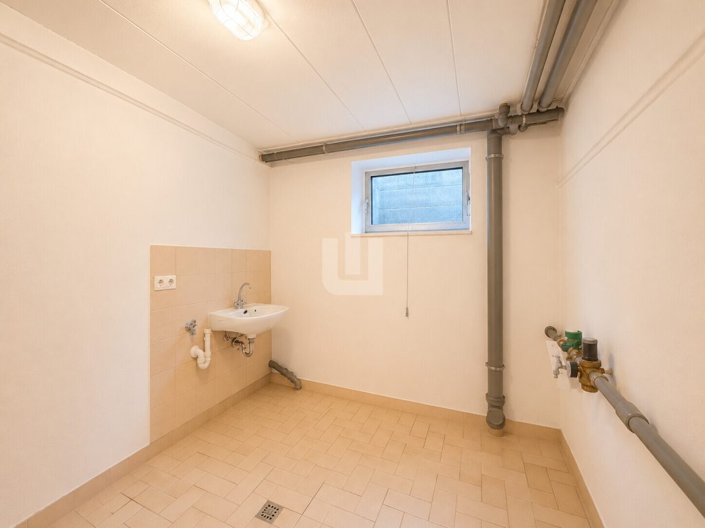 Immobilienangebot - Penzing / Oberbergen - Alle - WINDISCH - Ruhig gelegenes Einfamilienhaus mit viel Potential auf großem Grundstück bei Landsberg