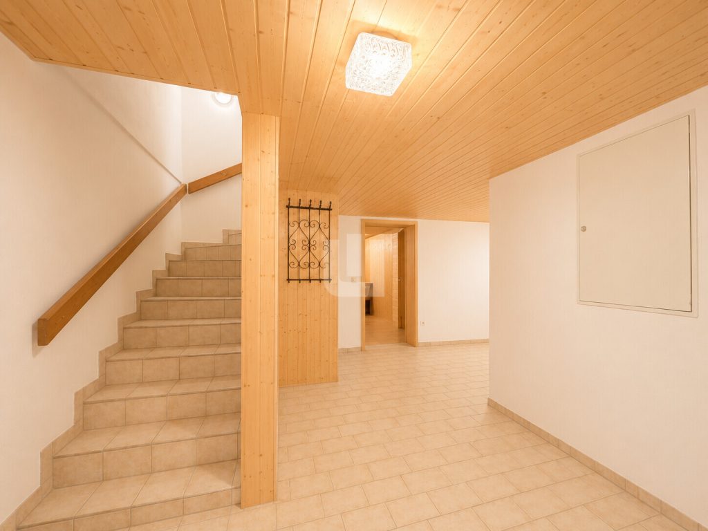 Immobilienangebot - Penzing / Oberbergen - Alle - WINDISCH - Ruhig gelegenes Einfamilienhaus mit viel Potential auf großem Grundstück bei Landsberg