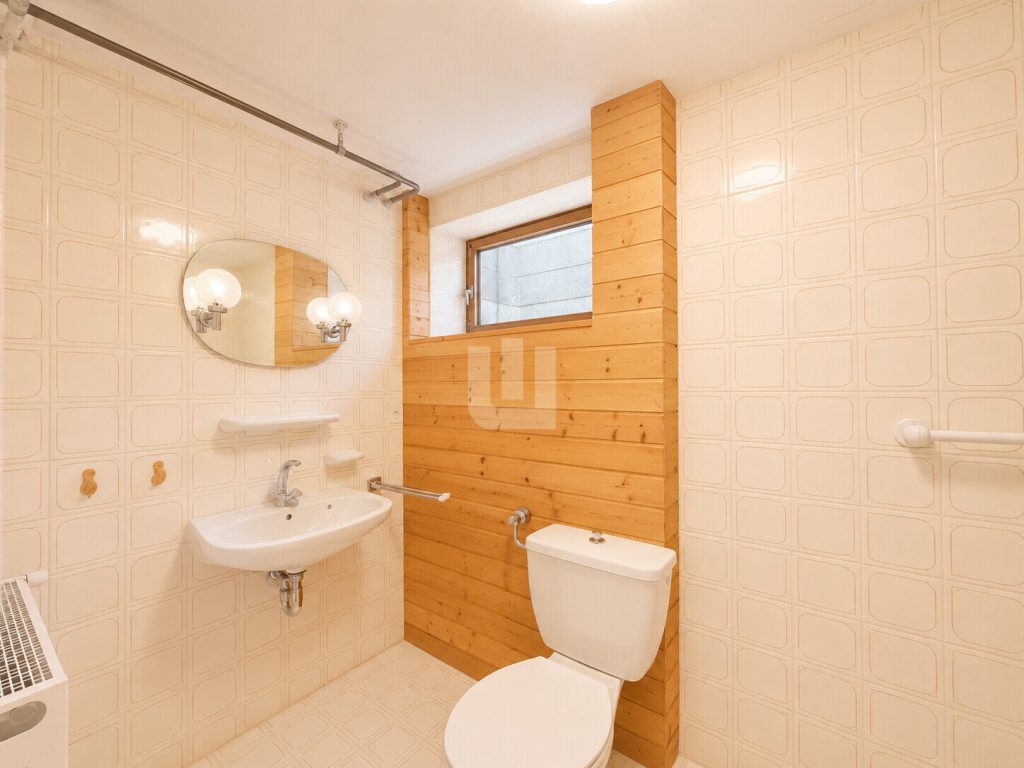 Immobilienangebot - Penzing / Oberbergen - Alle - WINDISCH - Ruhig gelegenes Einfamilienhaus mit viel Potential auf großem Grundstück bei Landsberg
