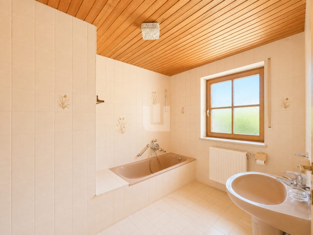 Immobilienangebot - Penzing / Oberbergen - Alle - WINDISCH - Ruhig gelegenes Einfamilienhaus mit viel Potential auf großem Grundstück bei Landsberg