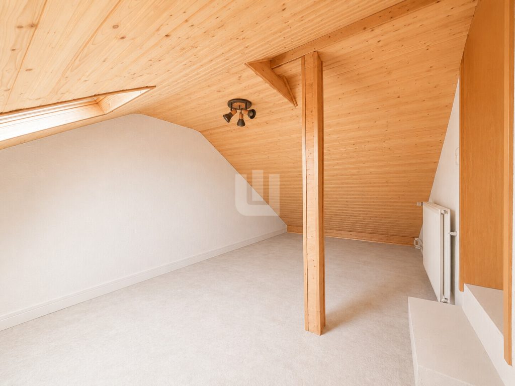 Immobilienangebot - Penzing / Oberbergen - Alle - WINDISCH - Ruhig gelegenes Einfamilienhaus mit viel Potential auf großem Grundstück bei Landsberg