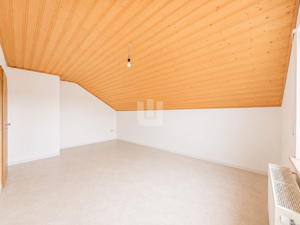 Immobilienangebot - Penzing / Oberbergen - Alle - WINDISCH - Ruhig gelegenes Einfamilienhaus mit viel Potential auf großem Grundstück bei Landsberg