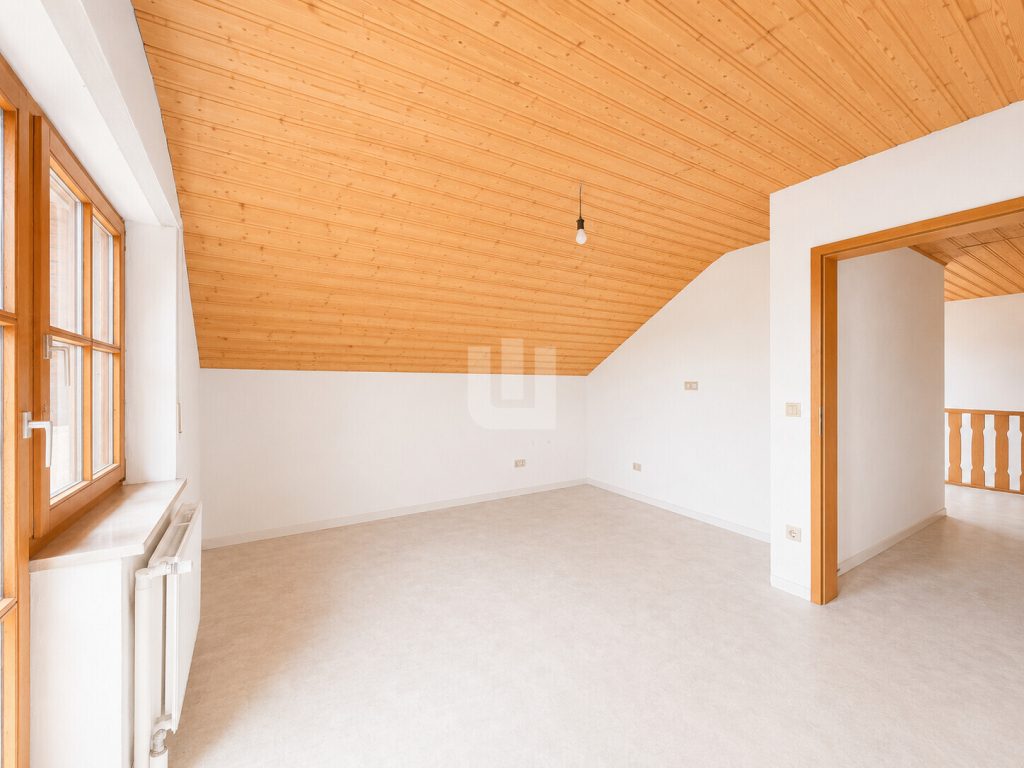 Immobilienangebot - Penzing / Oberbergen - Alle - WINDISCH - Ruhig gelegenes Einfamilienhaus mit viel Potential auf großem Grundstück bei Landsberg