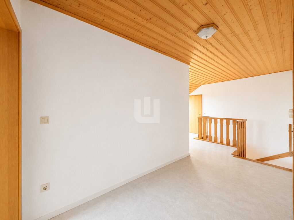 Immobilienangebot - Penzing / Oberbergen - Alle - WINDISCH - Ruhig gelegenes Einfamilienhaus mit viel Potential auf großem Grundstück bei Landsberg
