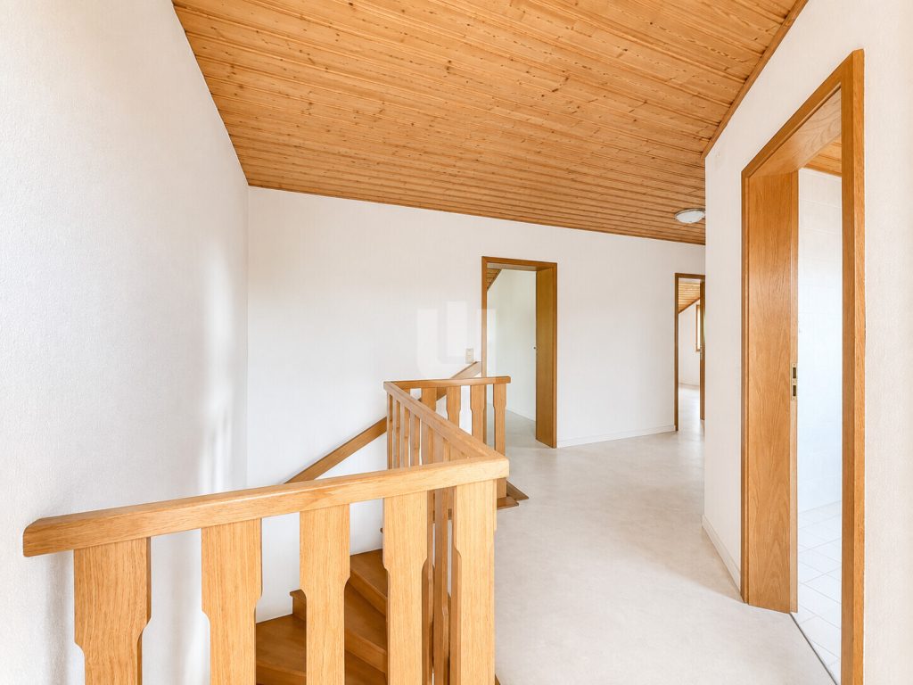 Immobilienangebot - Penzing / Oberbergen - Alle - WINDISCH - Ruhig gelegenes Einfamilienhaus mit viel Potential auf großem Grundstück bei Landsberg