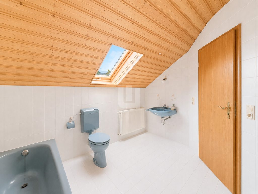 Immobilienangebot - Penzing / Oberbergen - Alle - WINDISCH - Ruhig gelegenes Einfamilienhaus mit viel Potential auf großem Grundstück bei Landsberg