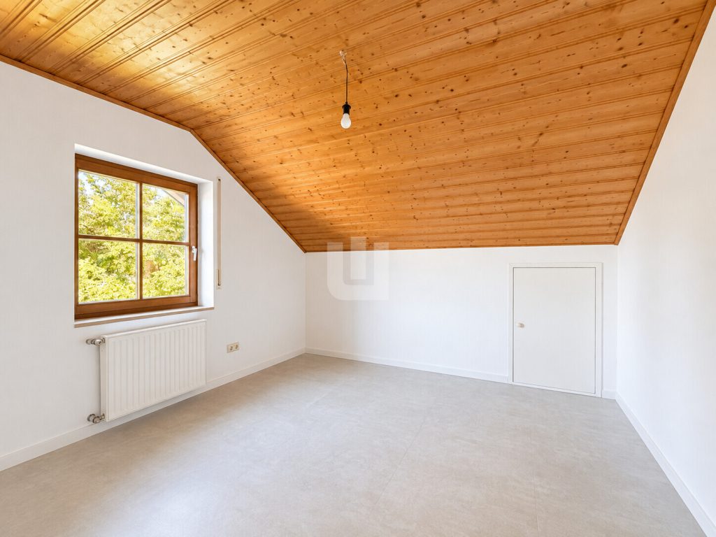 Immobilienangebot - Penzing / Oberbergen - Alle - WINDISCH - Ruhig gelegenes Einfamilienhaus mit viel Potential auf großem Grundstück bei Landsberg