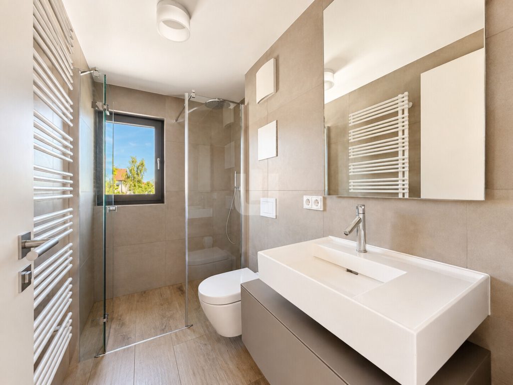Immobilienangebot - Gauting - Alle - WINDISCH – Wohnen auf modernem TOP-Niveau – Exklusive 6-Zimmer-Maisonette-Wohnung – zentrale Lage!