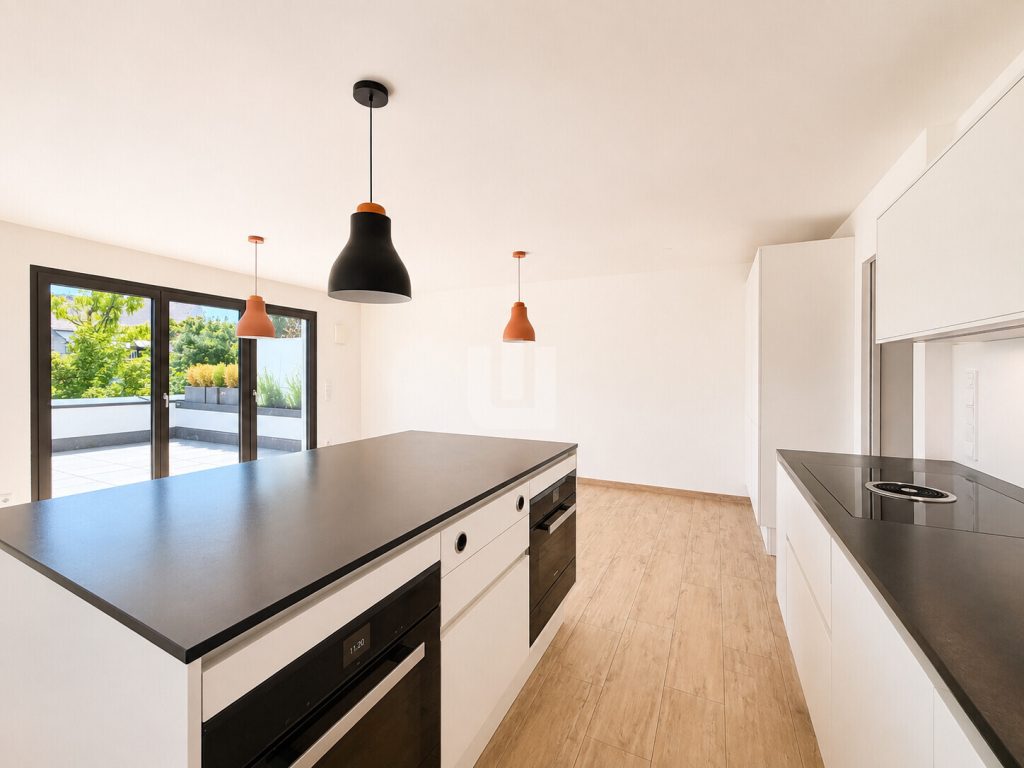 Immobilienangebot - Gauting - Alle - WINDISCH – Wohnen auf modernem TOP-Niveau – Exklusive 6-Zimmer-Maisonette-Wohnung – zentrale Lage!