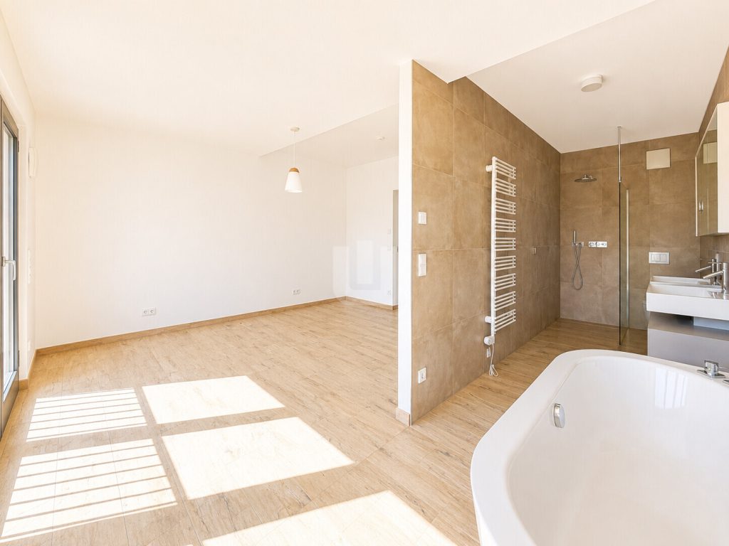 Immobilienangebot - Gauting - Alle - WINDISCH – Wohnen auf modernem TOP-Niveau – Exklusive 6-Zimmer-Maisonette-Wohnung – zentrale Lage!
