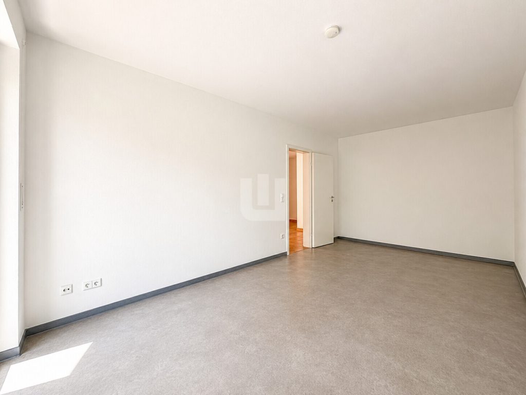 Immobilienangebot - Fürstenfeldbruck - Alle - WINDISCH - Geräumige 4-Zimmer-Wohnung mit großem Garten im Herzen von Fürstenfeldbruck - bezugsfrei!