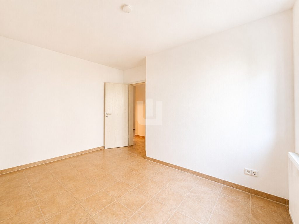 Immobilienangebot - Fürstenfeldbruck - Alle - WINDISCH - Geräumige 4-Zimmer-Wohnung mit großem Garten im Herzen von Fürstenfeldbruck - bezugsfrei!
