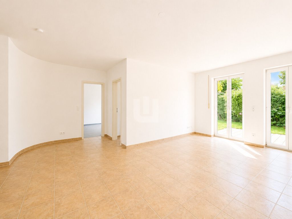 Immobilienangebot - Fürstenfeldbruck - Alle - WINDISCH - Geräumige 4-Zimmer-Wohnung mit großem Garten im Herzen von Fürstenfeldbruck - bezugsfrei!