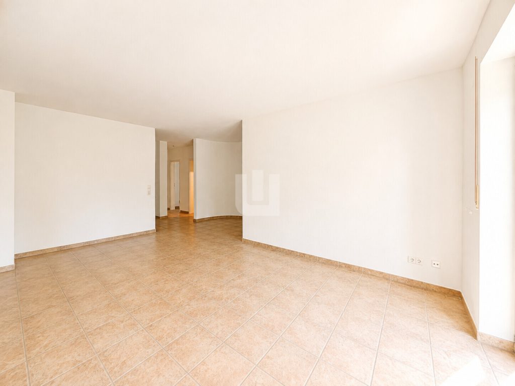 Immobilienangebot - Fürstenfeldbruck - Alle - WINDISCH - Geräumige 4-Zimmer-Wohnung mit großem Garten im Herzen von Fürstenfeldbruck - bezugsfrei!