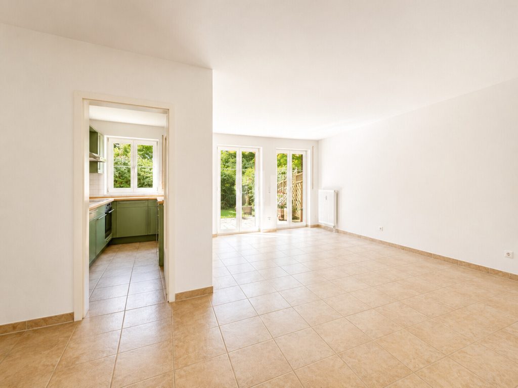 Immobilienangebot - Fürstenfeldbruck - Alle - WINDISCH - Geräumige 4-Zimmer-Wohnung mit großem Garten im Herzen von Fürstenfeldbruck - bezugsfrei!