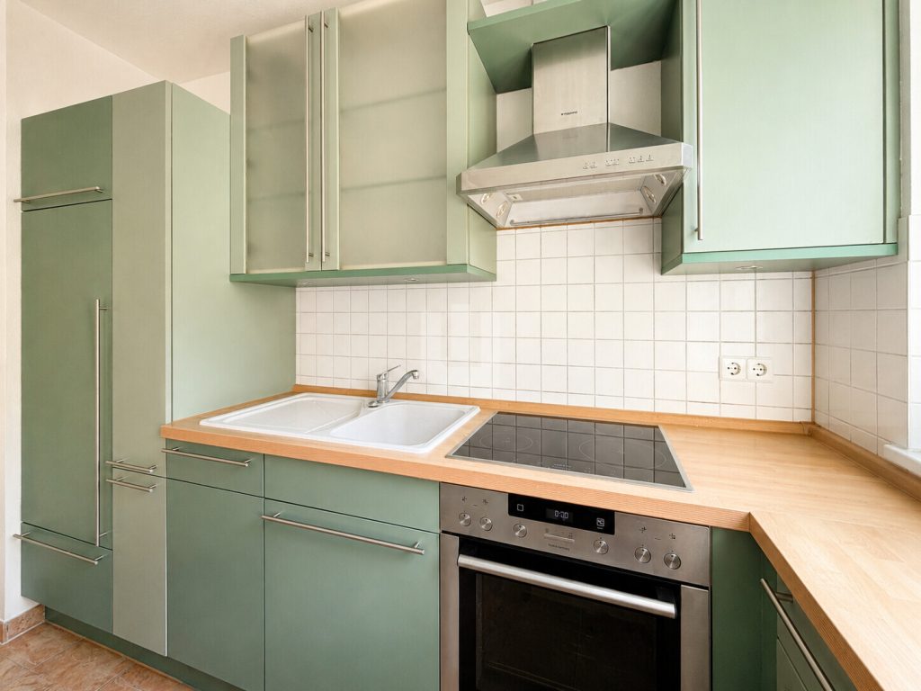 Immobilienangebot - Fürstenfeldbruck - Alle - WINDISCH - Geräumige 4-Zimmer-Wohnung mit großem Garten im Herzen von Fürstenfeldbruck - bezugsfrei!