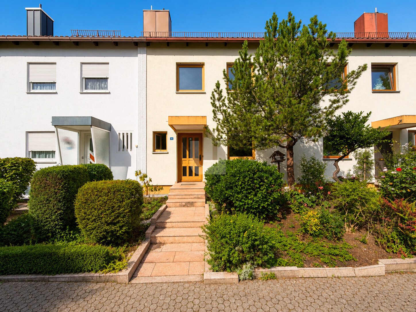 Immobilienangebot - Oberschleißheim - Alle - WINDISCH IMMOBILIEN - Familienfreundliches Reihenhaus mit Potential in ruhiger Lage - bezugsfrei!