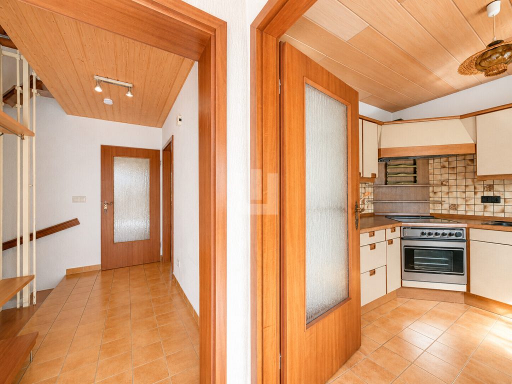 Immobilienangebot - Oberschleißheim - Alle - WINDISCH IMMOBILIEN - Familienfreundliches Reihenhaus mit Potential in ruhiger Lage - bezugsfrei!