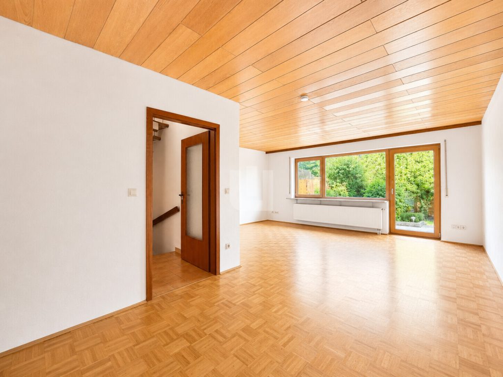 Immobilienangebot - Oberschleißheim - Alle - WINDISCH IMMOBILIEN - Familienfreundliches Reihenhaus mit Potential in ruhiger Lage - bezugsfrei!