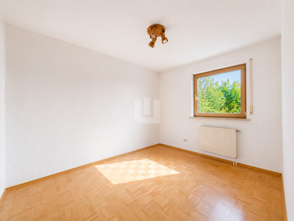 Immobilienangebot - Oberschleißheim - Alle - WINDISCH IMMOBILIEN - Familienfreundliches Reihenhaus mit Potential in ruhiger Lage - bezugsfrei!