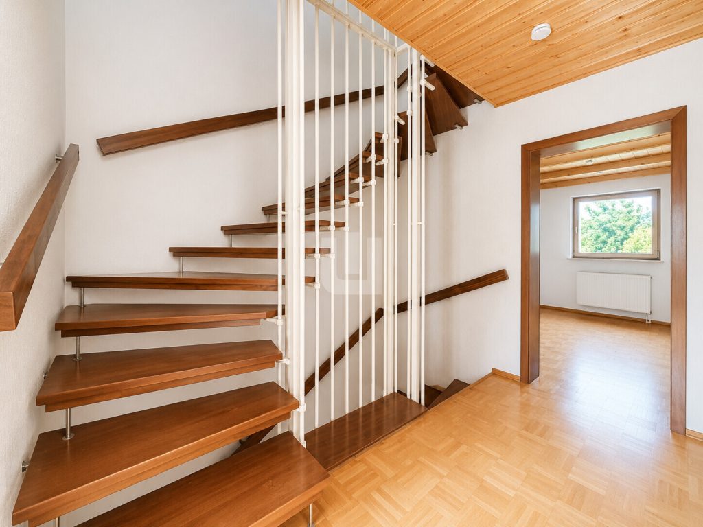 Immobilienangebot - Oberschleißheim - Alle - WINDISCH IMMOBILIEN - Familienfreundliches Reihenhaus mit Potential in ruhiger Lage - bezugsfrei!