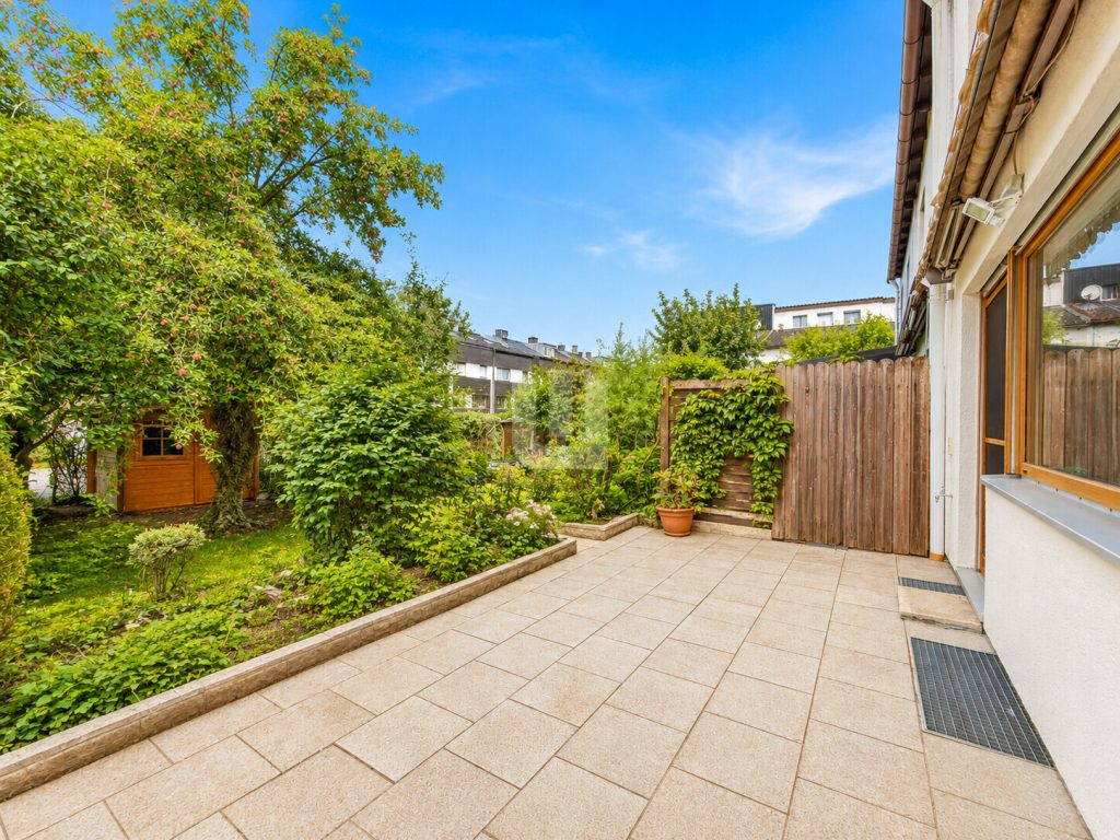 Immobilienangebot - Oberschleißheim - Alle - WINDISCH IMMOBILIEN - Familienfreundliches Reihenhaus mit Potential in ruhiger Lage - bezugsfrei!