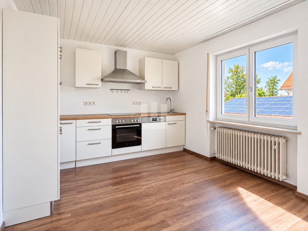 Immobilienangebot - Moorenweis - Alle - WINDISCH - Ideal für Familien oder Kapitalanleger: Freie, große Doppelhaushälfte mit 2 Wohneinheiten