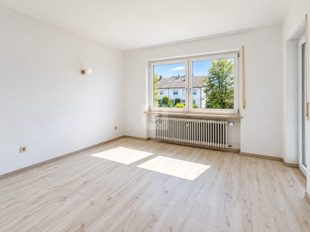 Immobilienangebot - Moorenweis - Alle - WINDISCH - Ideal für Familien oder Kapitalanleger: Freie, große Doppelhaushälfte mit 2 Wohneinheiten