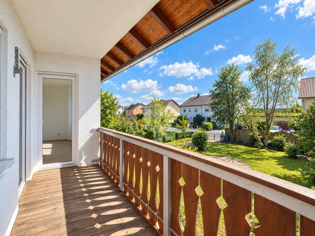 Immobilienangebot - Moorenweis - Alle - WINDISCH - Ideal für Familien oder Kapitalanleger: Freie, große Doppelhaushälfte mit 2 Wohneinheiten