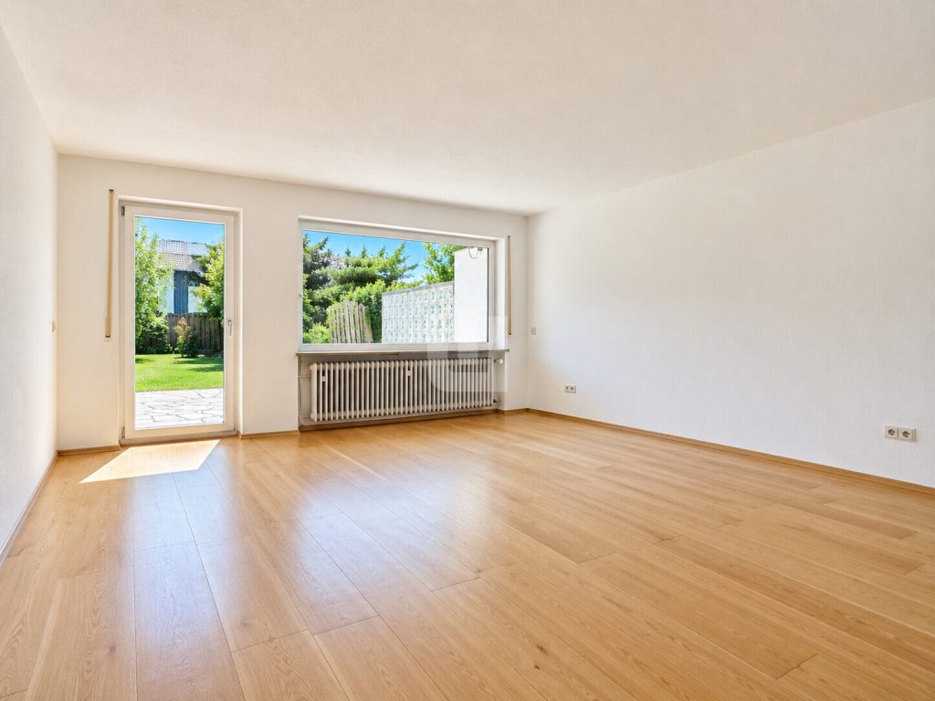 Immobilienangebot - Moorenweis - Alle - WINDISCH - Ideal für Familien oder Kapitalanleger: Freie, große Doppelhaushälfte mit 2 Wohneinheiten