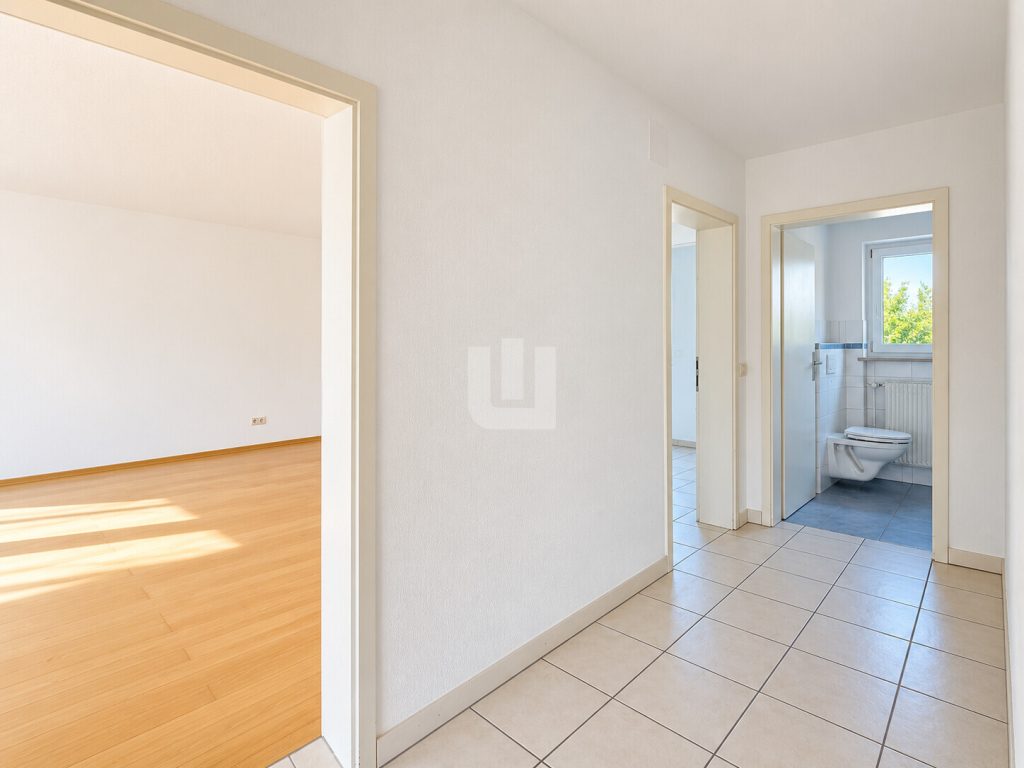 Immobilienangebot - Moorenweis - Alle - WINDISCH - Ideal für Familien oder Kapitalanleger: Freie, große Doppelhaushälfte mit 2 Wohneinheiten