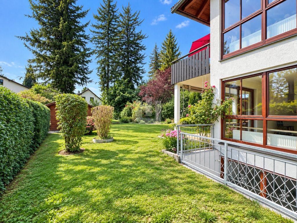 Immobilienangebot - Gröbenzell - Alle - WINDISCH - Charmante 2-Zi.-Erdgeschoss-Whg. mit wohnlichem Hobbyraum, XXL-Garten und bald Wärmepumpe