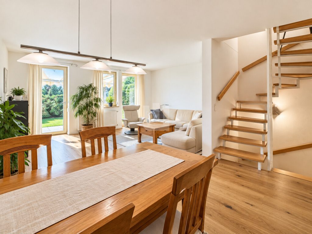 Immobilienangebot - Gröbenzell - Alle - WINDISCH - Zentral und ruhig: Gepflegte Maisonettewohnung mit Garten im Gröbenzeller Familiendorf