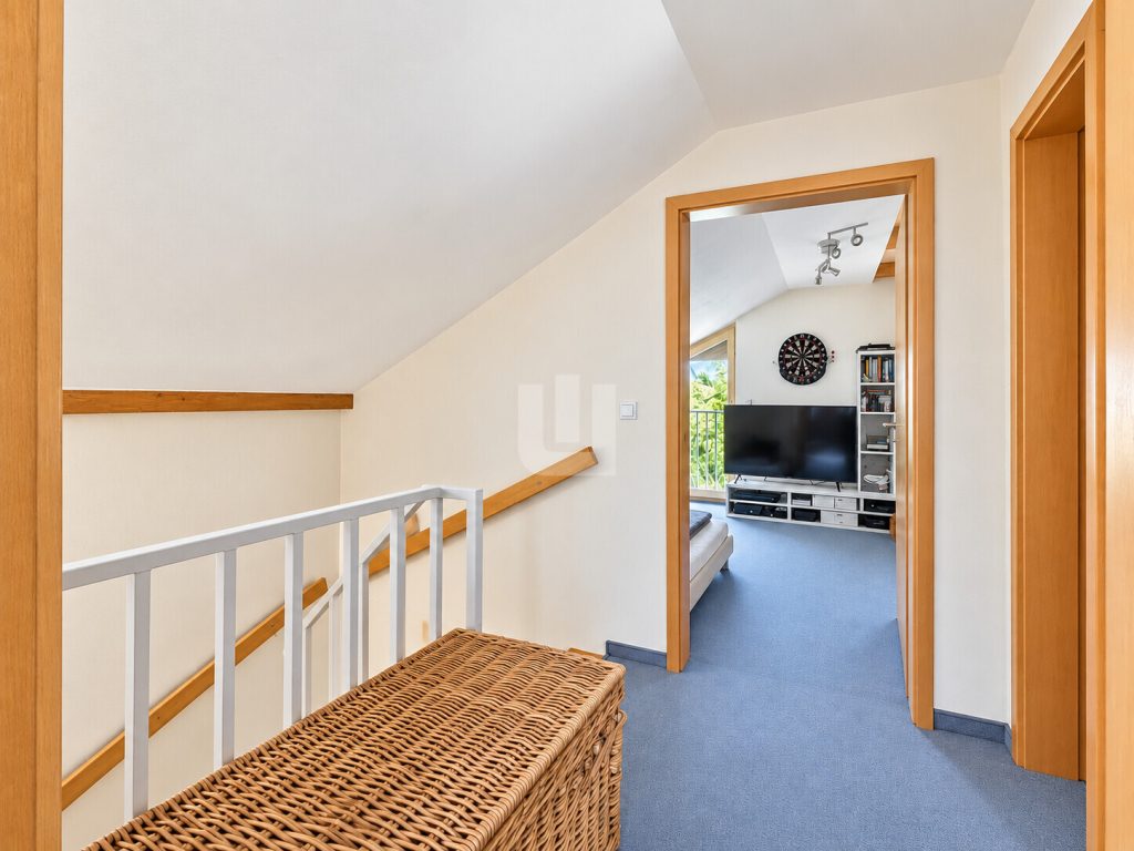 Immobilienangebot - Gröbenzell - Alle - WINDISCH - Zentral und ruhig: Gepflegte Maisonettewohnung mit Garten im Gröbenzeller Familiendorf