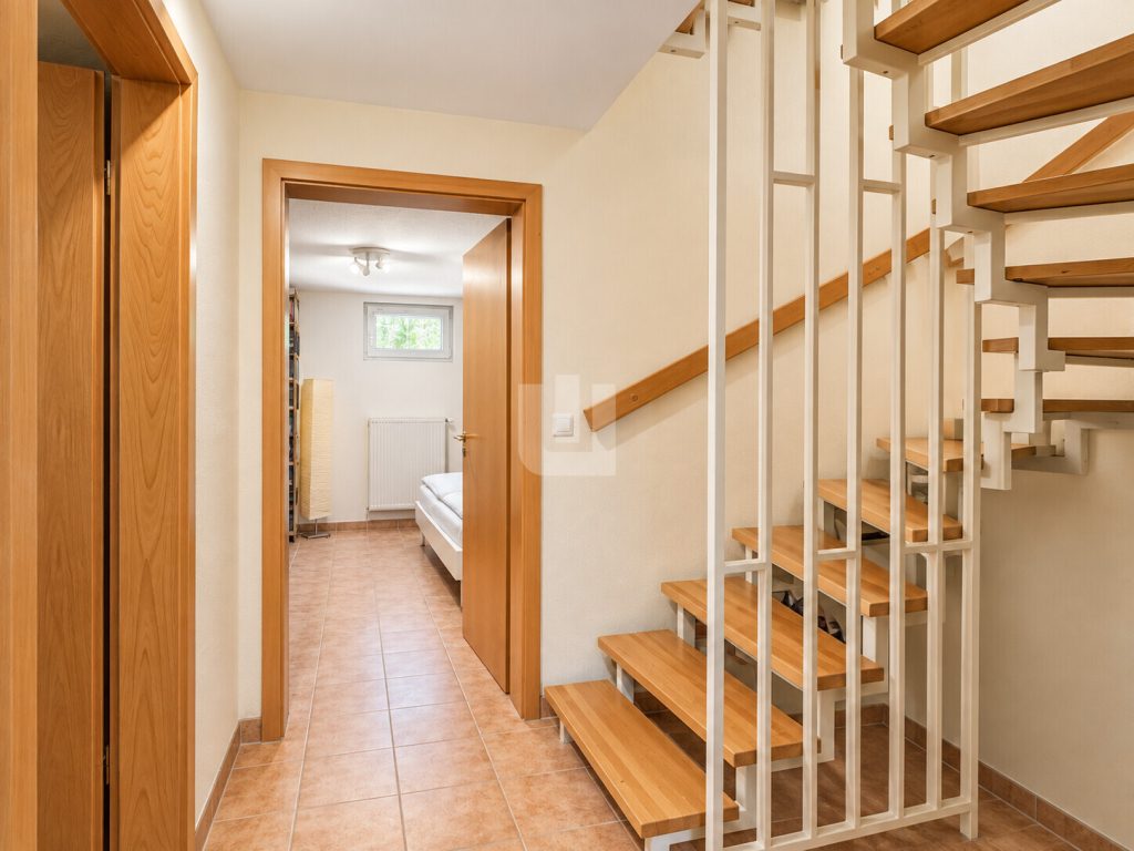 Immobilienangebot - Gröbenzell - Alle - WINDISCH - Zentral und ruhig: Gepflegte Maisonettewohnung mit Garten im Gröbenzeller Familiendorf