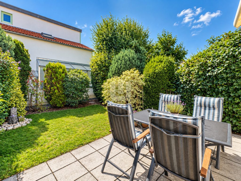 Immobilienangebot - Gröbenzell - Alle - WINDISCH - Zentral und ruhig: Gepflegte Maisonettewohnung mit Garten im Gröbenzeller Familiendorf