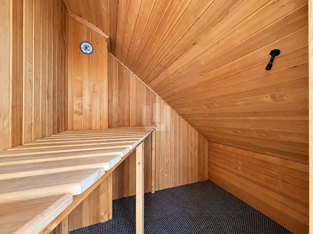 Immobilienangebot - Emmering - Alle - WINDISCH - Schönes Reihenhaus mit loftartigem Dachgeschoss, Sauna und jeder Menge Potenzial!