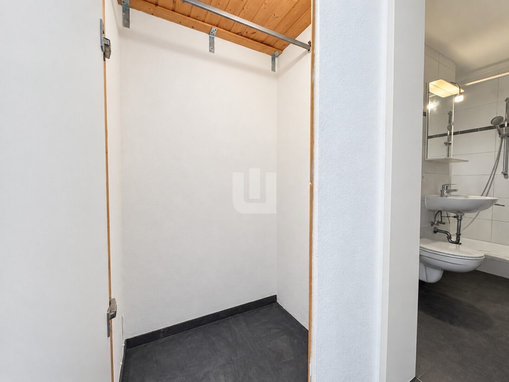Immobilienangebot - Puchheim - Alle - WINDISCH - Ansprechende 2-Zi.-Wohnung mit Westbalkon in umfassend modernisierter Wohnanlage - frei!