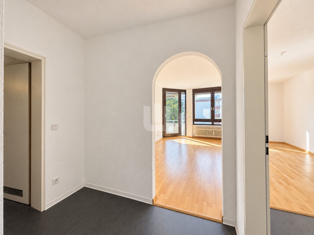 Immobilienangebot - Puchheim - Alle - WINDISCH - Ansprechende 2-Zi.-Wohnung mit Westbalkon in umfassend modernisierter Wohnanlage - frei!
