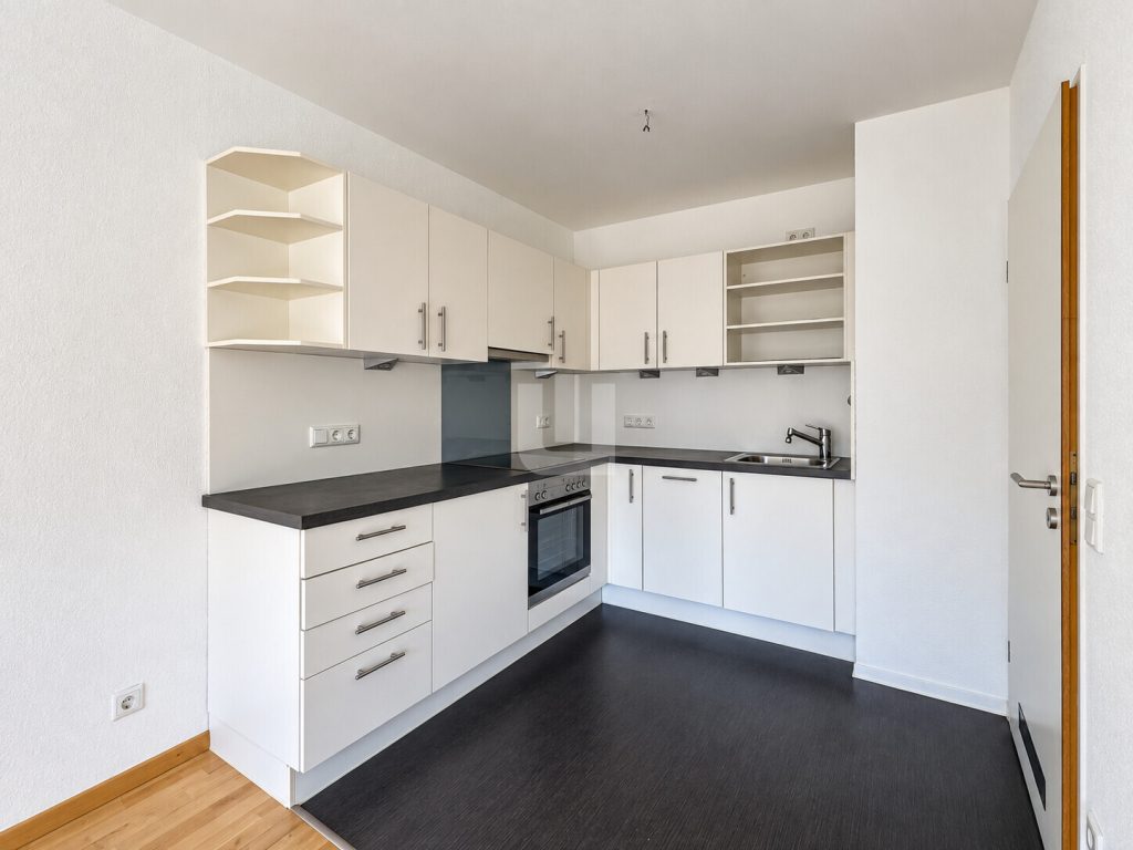Immobilienangebot - Puchheim - Alle - WINDISCH - Ansprechende 2-Zi.-Wohnung mit Westbalkon in umfassend modernisierter Wohnanlage - frei!