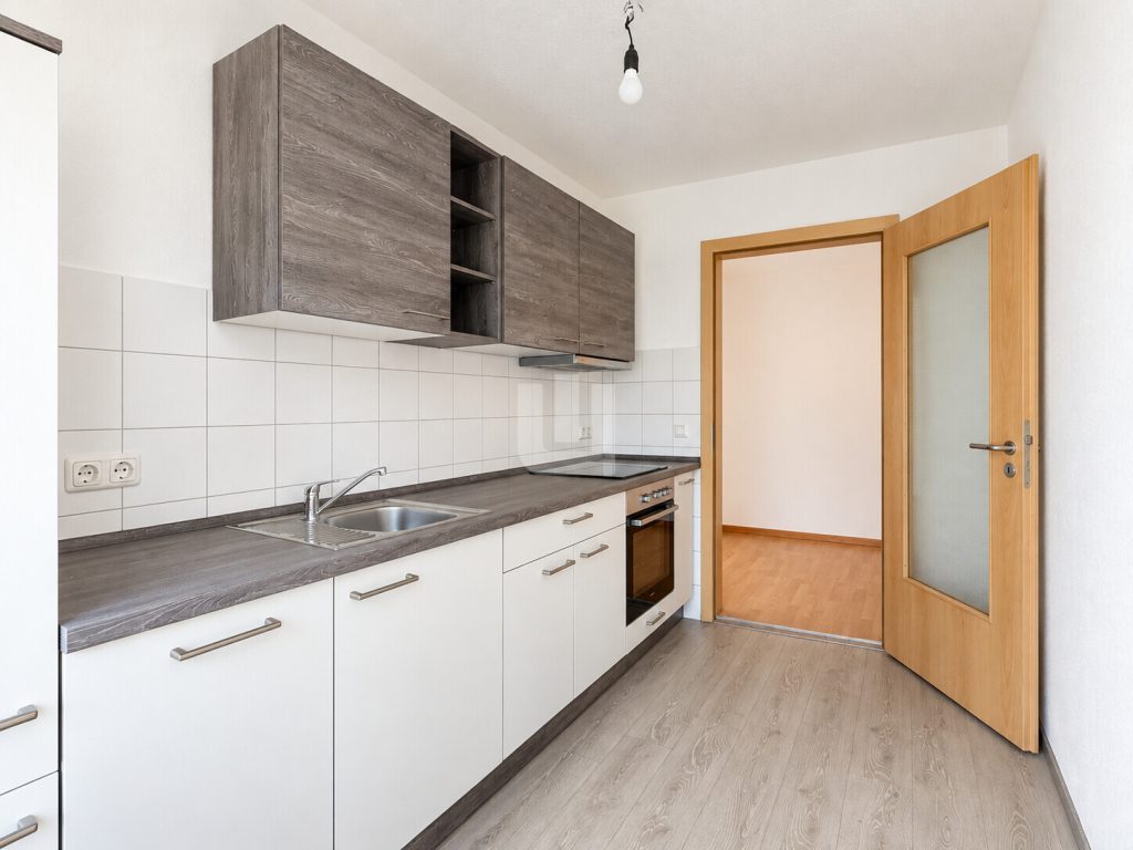 Immobilienangebot - München - Alle - WINDISCH - Modern renovierte 2-Zimmer Wohnung mit perfektem Grundriss nahe BMW "FIZ" - bezugsfrei