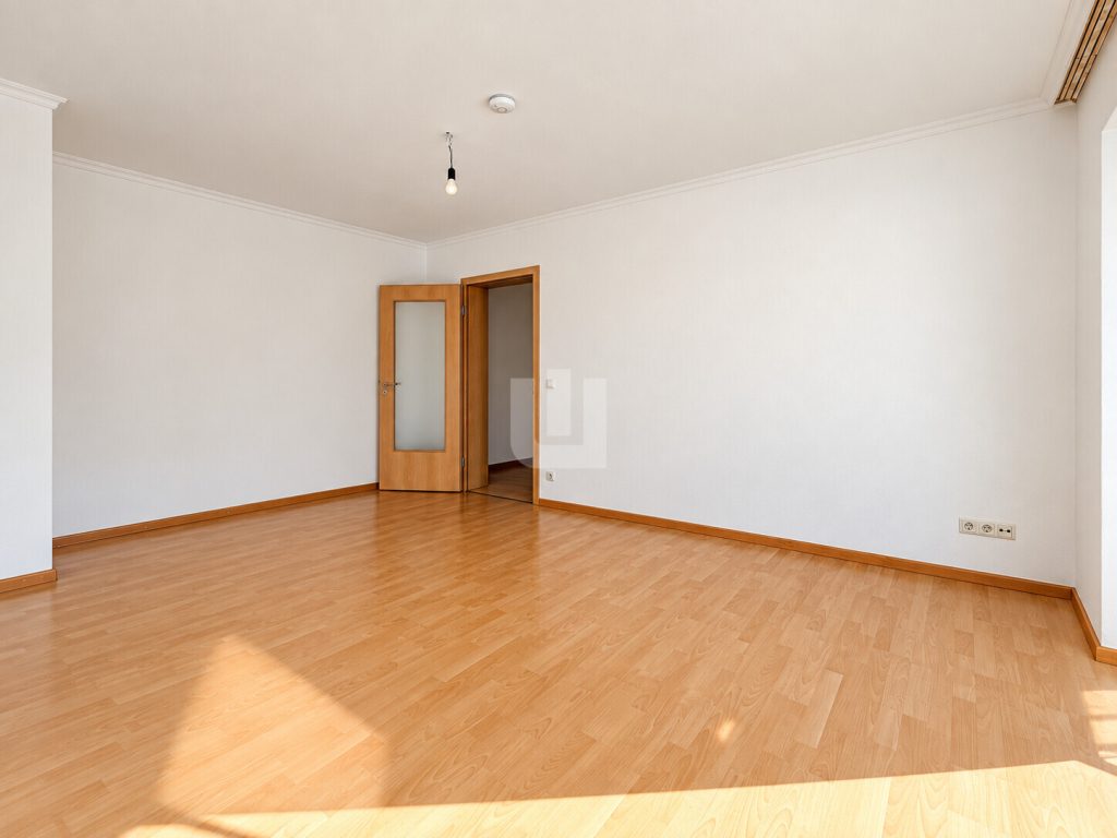 Immobilienangebot - München - Alle - WINDISCH - Modern renovierte 2-Zimmer Wohnung mit perfektem Grundriss nahe BMW "FIZ" - bezugsfrei