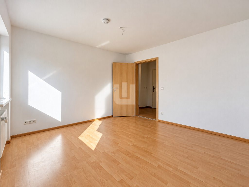 Immobilienangebot - München - Alle - WINDISCH - Modern renovierte 2-Zimmer Wohnung mit perfektem Grundriss nahe BMW "FIZ" - bezugsfrei