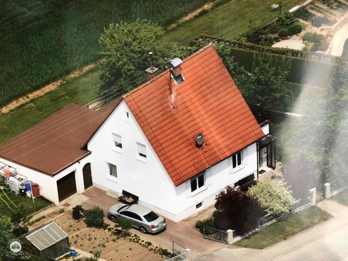 Immobilienangebot - Zusmarshausen / Wollbach - Alle - Küss mich wach!
Charmantes Häuschen sucht einfallsreichen Liebhaber zwecks engerer Bindung!