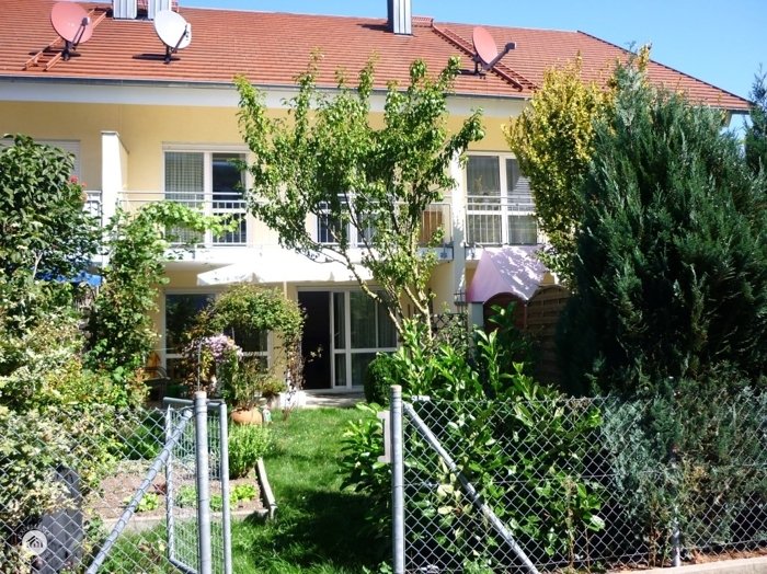 Immobilienangebot - Fischach - Alle - *Willkommen zu Hause* Großzügiges Reihenmittelhaus in Split-Level Stil mit Garage in toller Lage