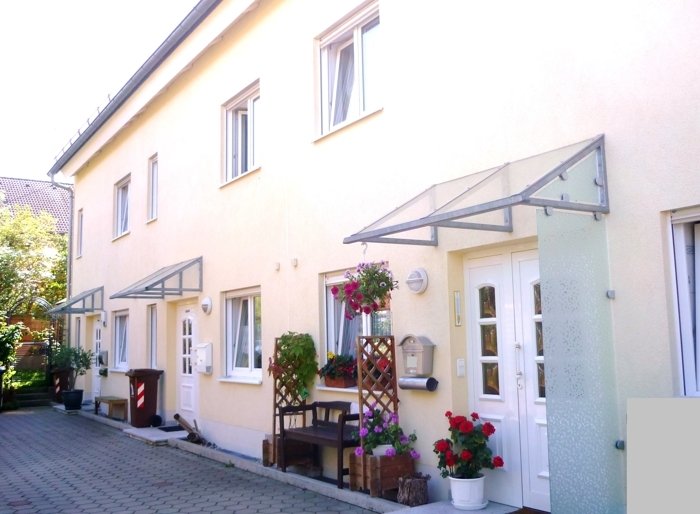 Immobilienangebot - Fischach - Alle - *Willkommen zu Hause* Großzügiges Reihenmittelhaus in Split-Level Stil mit Garage in toller Lage