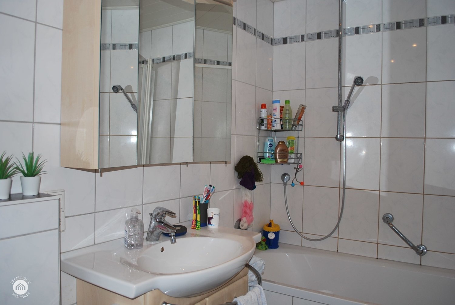 Immobilienangebot - Günzburg - Alle - wunderbare Kapitalanlage - 3-Zimmer-Wohnung mit Balkon und Stellplatz
