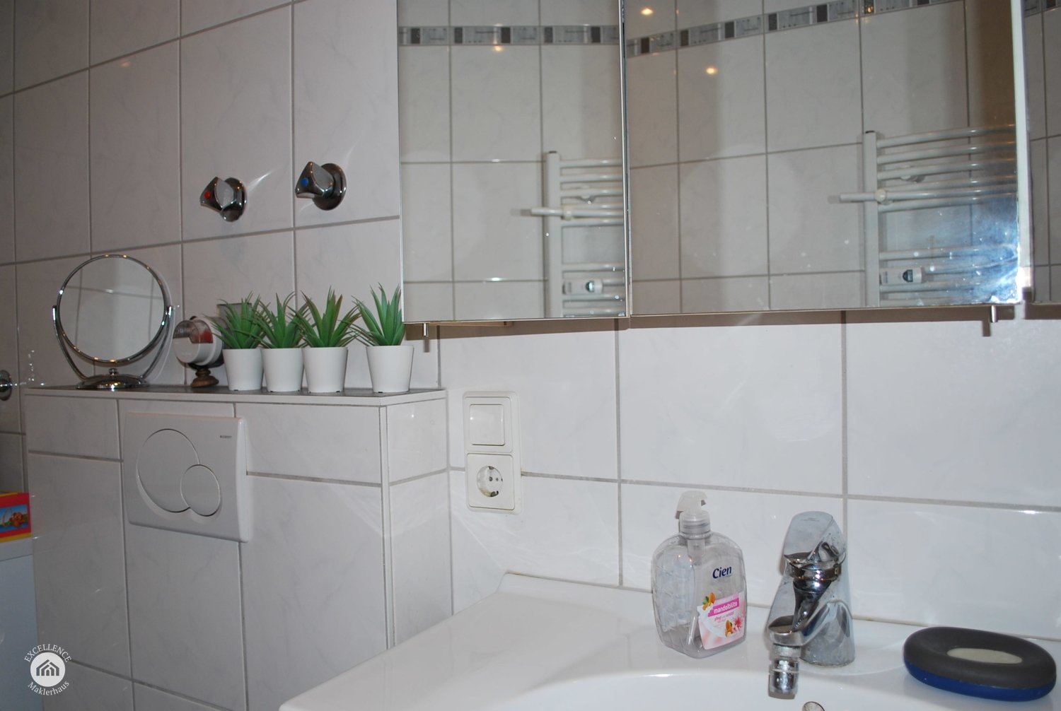 Immobilienangebot - Günzburg - Alle - wunderbare Kapitalanlage - 3-Zimmer-Wohnung mit Balkon und Stellplatz