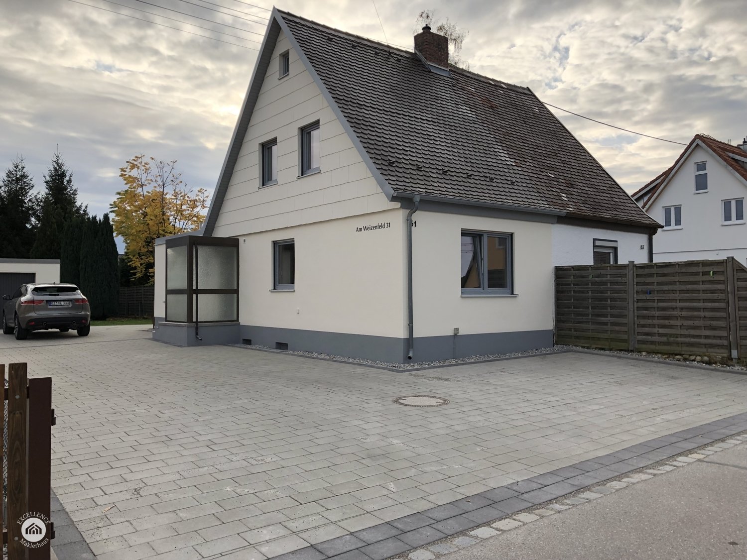 Immobilienangebot - Augsburg / Bärenkeller - Alle - Bärenkeller. Tolles, 2019 saniertes  Einfamilienhaus mit Garage, 4 Stellplätzen und großem Garten.